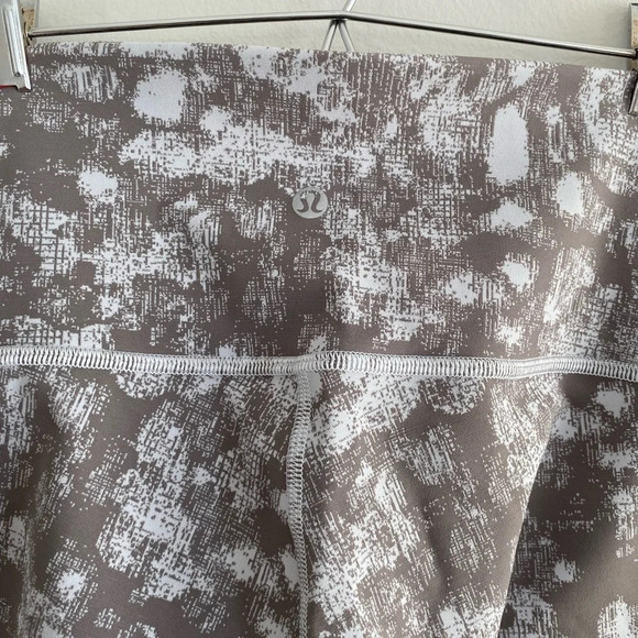 LULULEMON Wunder Under High-Rise Crop 23" *Full-On  Luxtreme Gray Size 4 - Picture 6 of 13